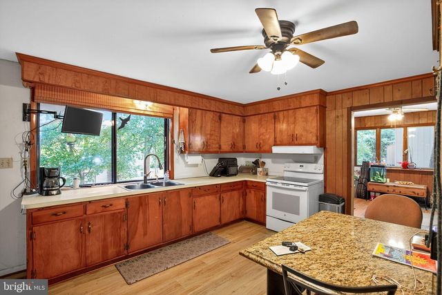 141 POLAND ST, Montross, VA 22520