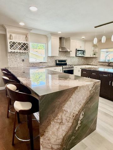 2563 KNOTTY PINE WAY, Clearwater, FL 33761