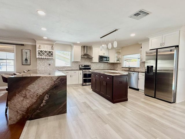 2563 KNOTTY PINE WAY, Clearwater, FL 33761