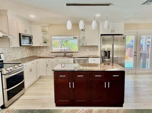 2563 KNOTTY PINE WAY, Clearwater, FL 33761