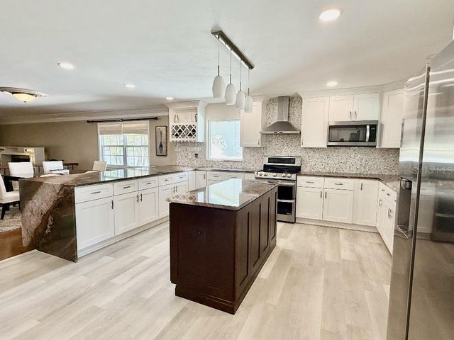 2563 KNOTTY PINE WAY, Clearwater, FL 33761