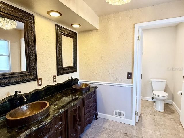 2563 KNOTTY PINE WAY, Clearwater, FL 33761