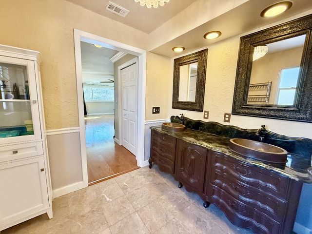 2563 KNOTTY PINE WAY, Clearwater, FL 33761