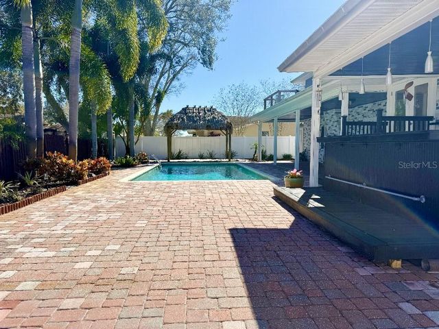 2563 KNOTTY PINE WAY, Clearwater, FL 33761