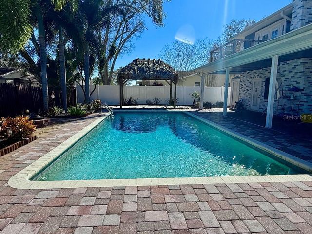 2563 KNOTTY PINE WAY, Clearwater, FL 33761