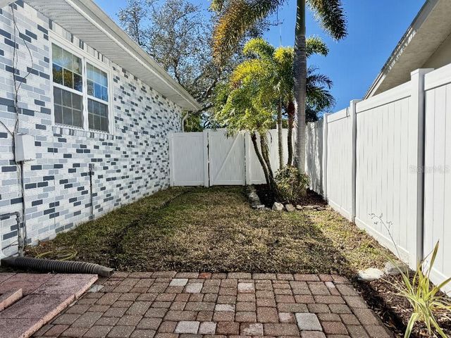 2563 KNOTTY PINE WAY, Clearwater, FL 33761