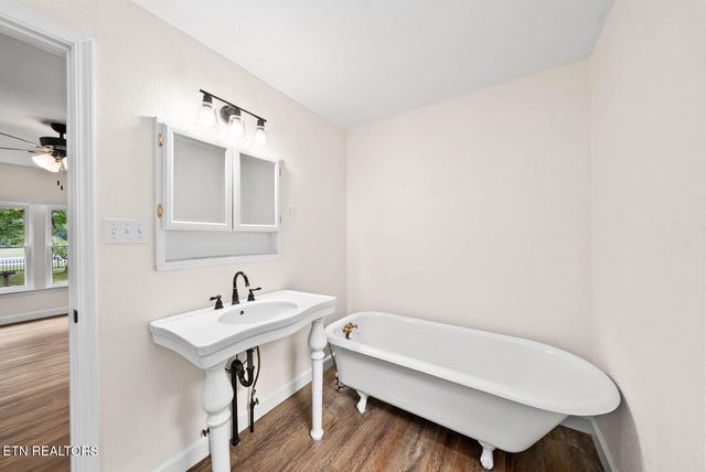 4540 S York Highway 4540 Hwy, Jamestown, TN 38556