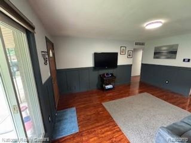 22848 N Brookside Drive, Dearborn Heights, MI 48125