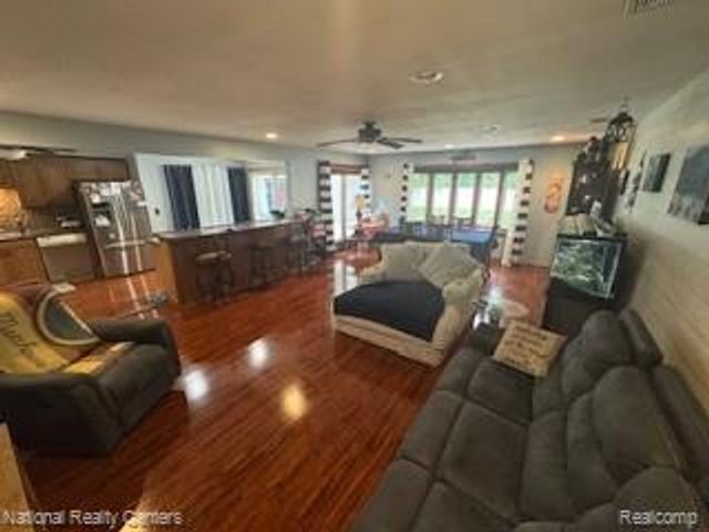 22848 N Brookside Drive, Dearborn Heights, MI 48125