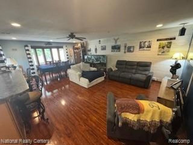 22848 N Brookside Drive, Dearborn Heights, MI 48125