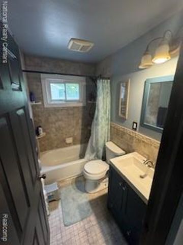 22848 N Brookside Drive, Dearborn Heights, MI 48125