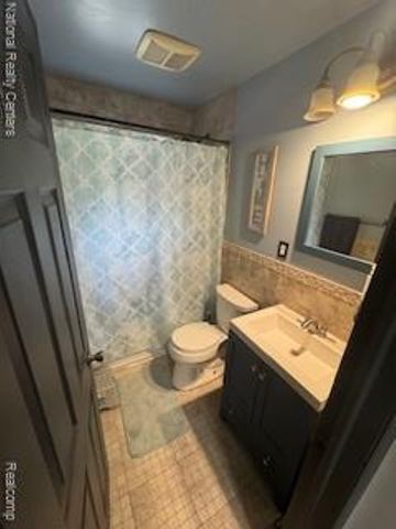 22848 N Brookside Drive, Dearborn Heights, MI 48125