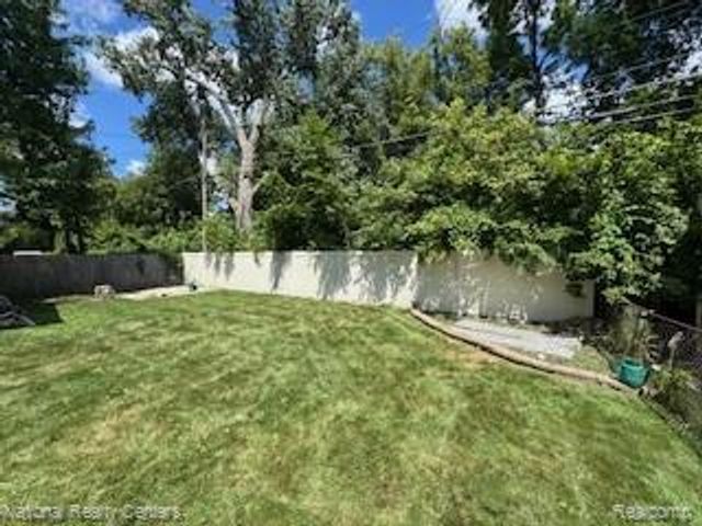 22848 N Brookside Drive, Dearborn Heights, MI 48125