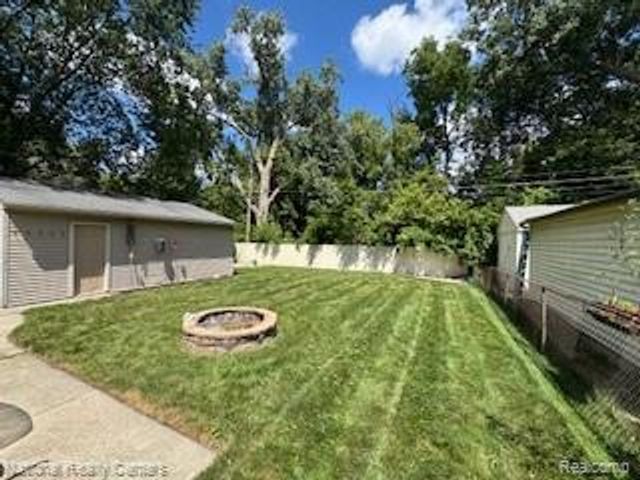 22848 N Brookside Drive, Dearborn Heights, MI 48125