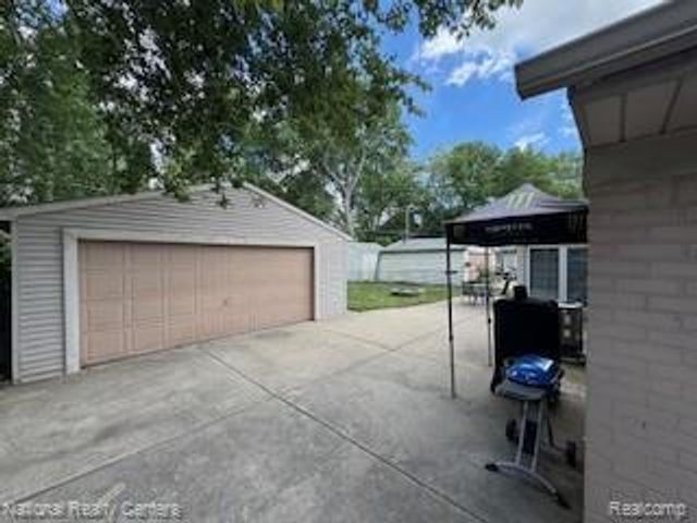 22848 N Brookside Drive, Dearborn Heights, MI 48125
