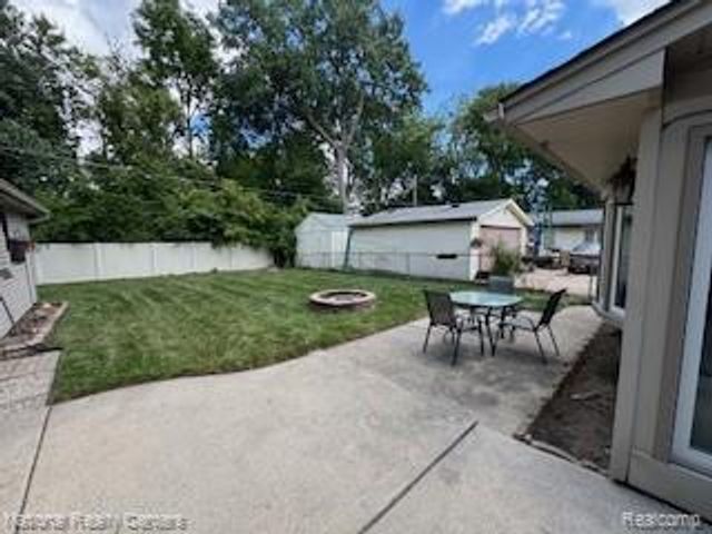 22848 N Brookside Drive, Dearborn Heights, MI 48125