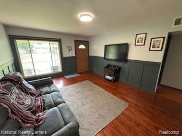 22848 N Brookside Drive, Dearborn Heights, MI 48125