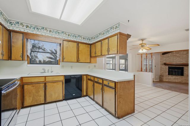 10 Broken Ski Circle, New Braunfels, TX 78130