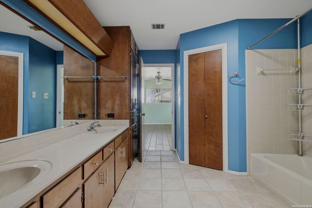 10 Broken Ski Circle, New Braunfels, TX 78130