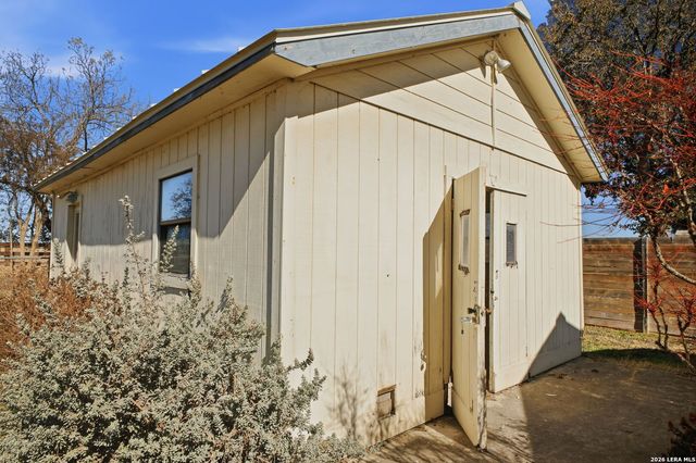 10 Broken Ski Circle, New Braunfels, TX 78130