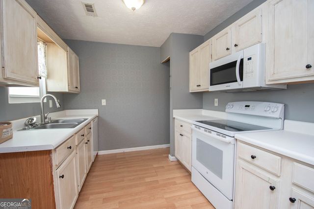 1672 Dolly Nixon Road, Senoia, GA 30276