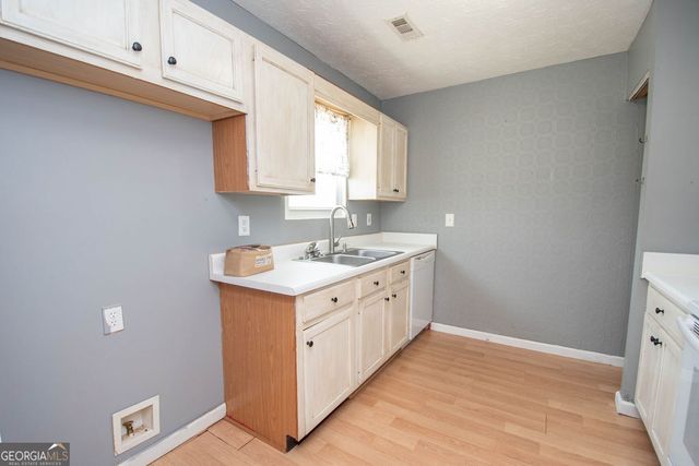 1672 Dolly Nixon Road, Senoia, GA 30276