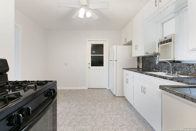 463 CHERRY RIDGE DR, San Antonio, TX 78213