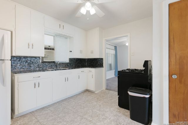463 CHERRY RIDGE DR, San Antonio, TX 78213