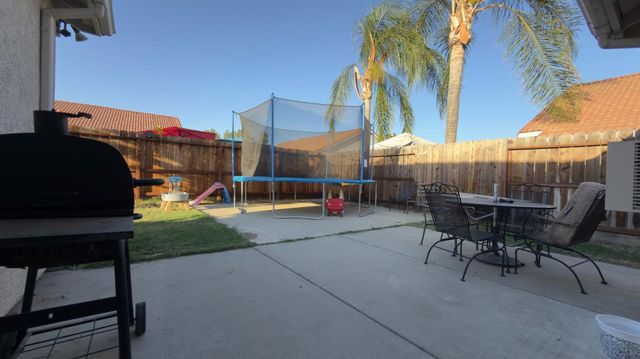 781 Hackett Rd, Ceres, CA 95307