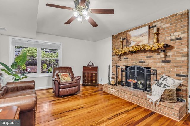 523 SUGARLAND RUN DR, Sterling, VA 20164