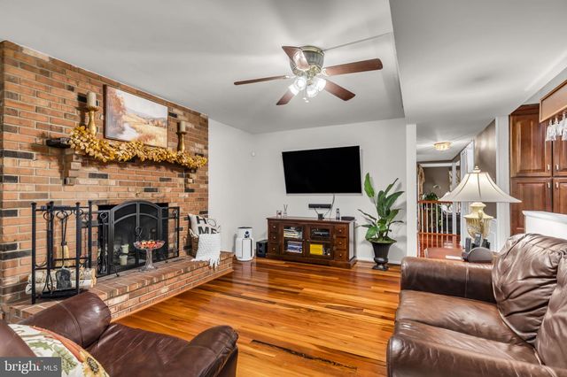 523 SUGARLAND RUN DR, Sterling, VA 20164
