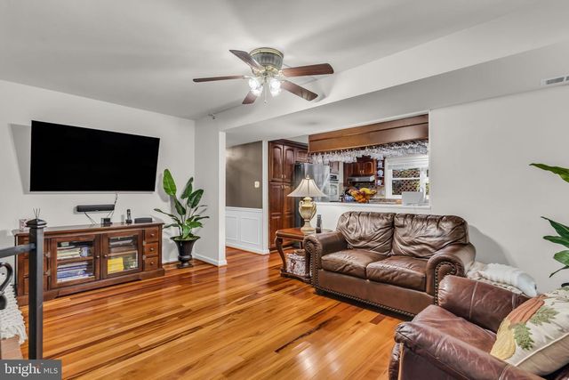 523 SUGARLAND RUN DR, Sterling, VA 20164