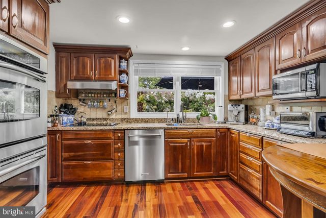 523 SUGARLAND RUN DR, Sterling, VA 20164