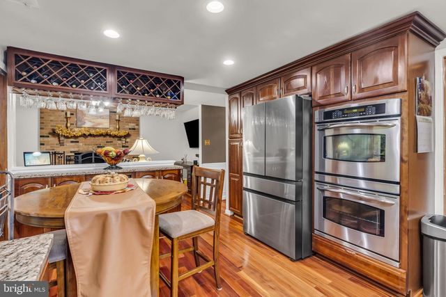 523 SUGARLAND RUN DR, Sterling, VA 20164