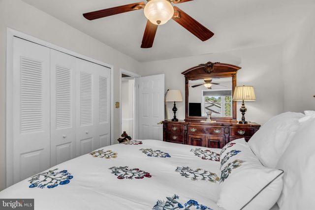 523 SUGARLAND RUN DR, Sterling, VA 20164