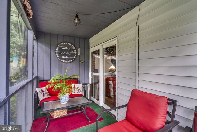 523 SUGARLAND RUN DR, Sterling, VA 20164