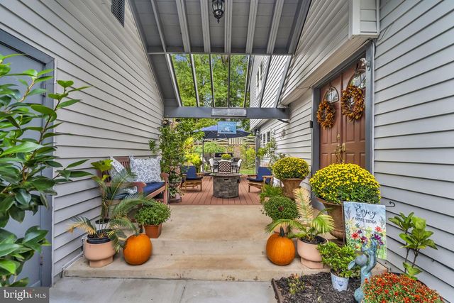 523 SUGARLAND RUN DR, Sterling, VA 20164