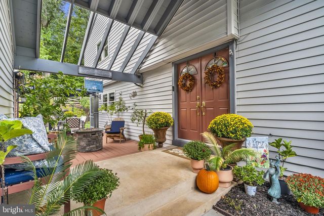 523 SUGARLAND RUN DR, Sterling, VA 20164