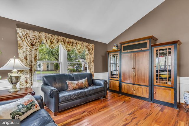 523 SUGARLAND RUN DR, Sterling, VA 20164