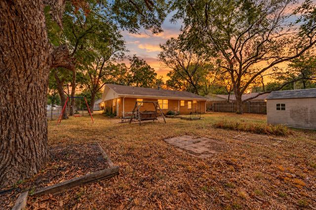 511 N Cherry Street, Aubrey, TX 76227