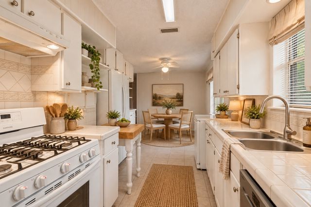 511 N Cherry Street, Aubrey, TX 76227