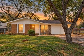 511 N Cherry Street, Aubrey, TX 76227