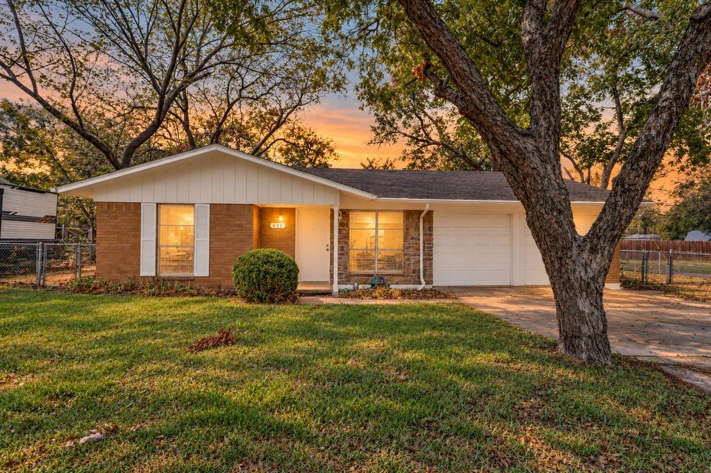 511 N Cherry Street, Aubrey, TX 76227