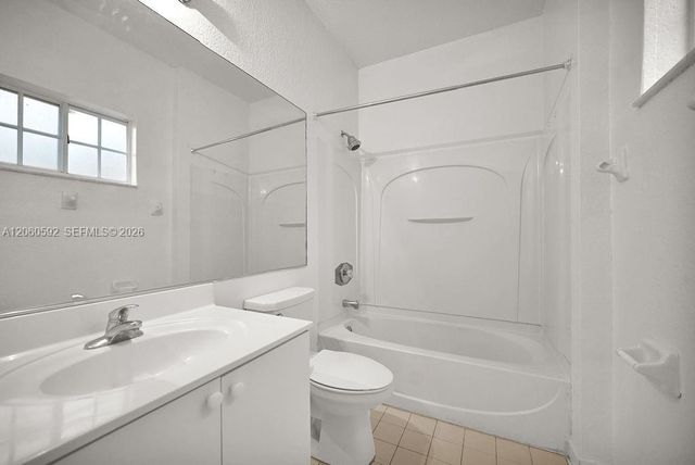 6900 NW 179th St 104-1, Hialeah, FL 33015