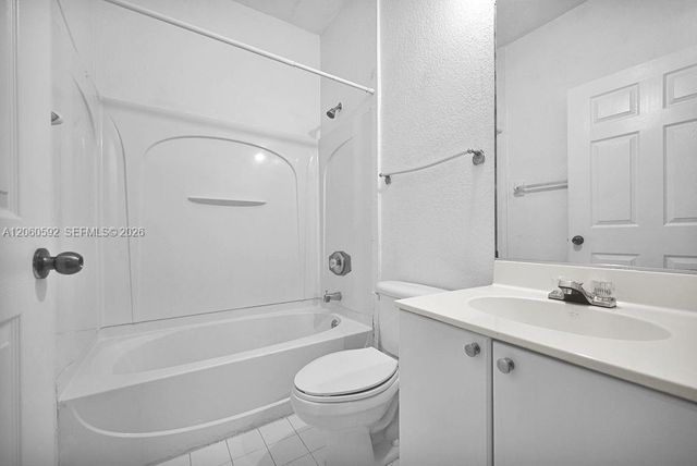 6900 NW 179th St 104-1, Hialeah, FL 33015