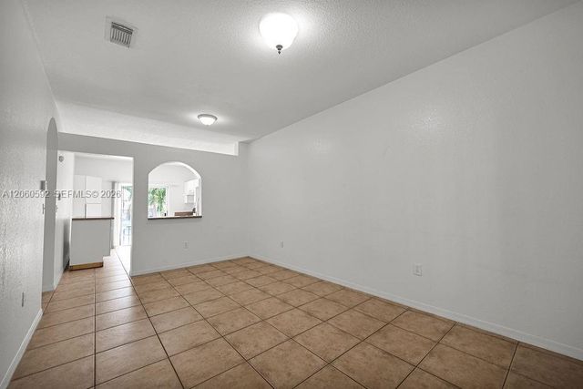 6900 NW 179th St 104-1, Hialeah, FL 33015