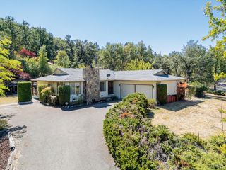 641 Blue Oak Dr, Ukiah, CA 95482