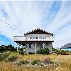 934 Starfish Court SW, Ocean Shores, WA 98569