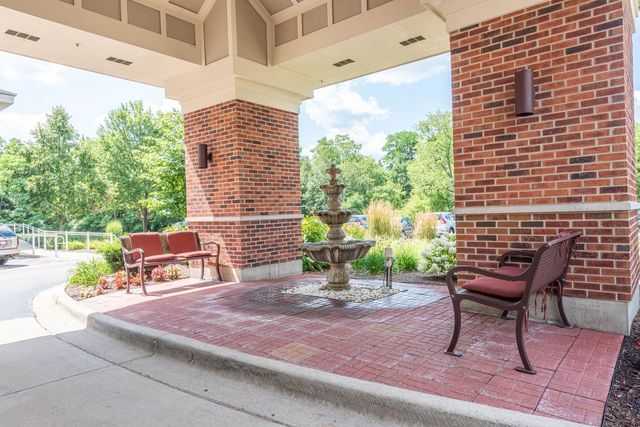 801 N McLean Boulevard 206, Elgin, IL 60123