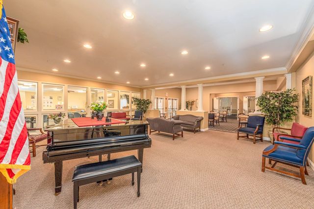 801 N McLean Boulevard 206, Elgin, IL 60123